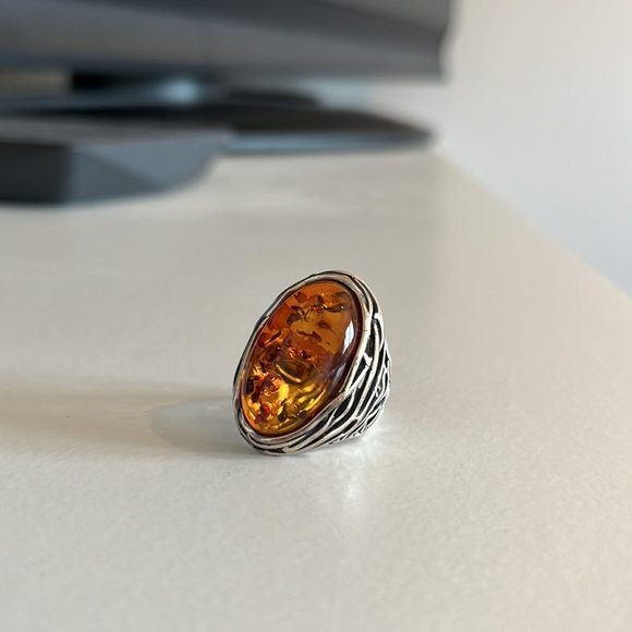 AMBER EXTRAORDINAIRE Oval Amber Sterling Silver Ring (in Cognac - Size 5) - Picture 3 of 6